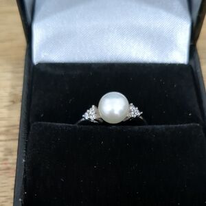 Elegant Genuine Pearl and Silver Ring